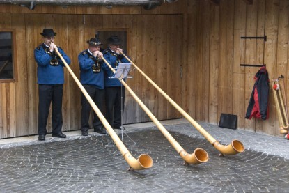 grimentz_alpine_horns_valais_switzerland_250910