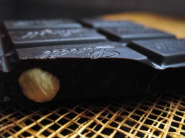 lindt_chocolate_72pct_hazelnuts_tablet