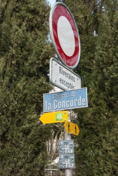 vineyard trail markers Geneva_040214