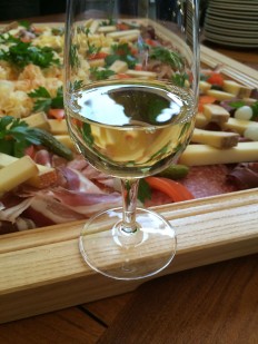 About the right amount for a glass of Chasselas served in Gruyère with cold cuts: 1.5ml