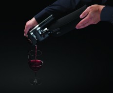 Coravin, pouring the wine without removing the cork