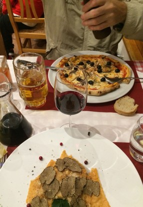 Homemade pumpkin ravioli with truffles for me, pizza for the mister, the Octodure restaurant in Martigny